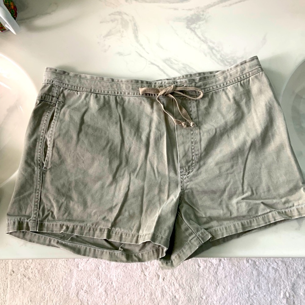 Abercrombie & Fitch 100% cotton shorts size medium excellent condition